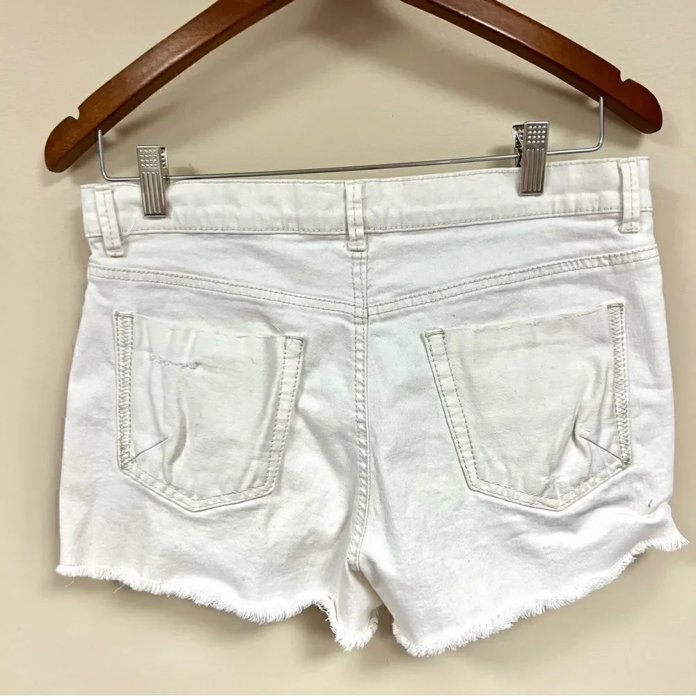 Vanilla Star lace  white shorts. Size 13